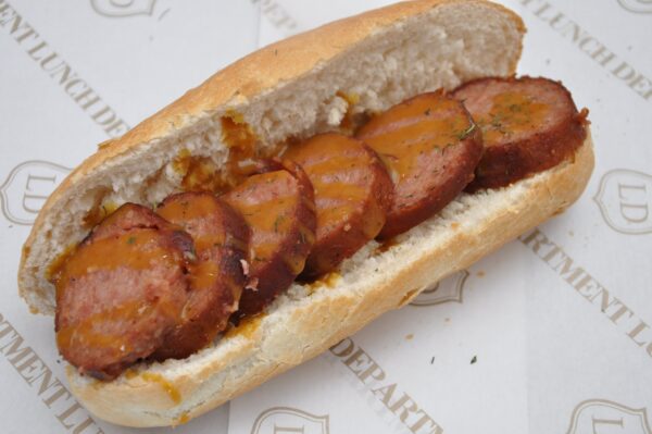 De grillmeister - PISTOLET WARME GRILLWORST MET MOSTERD DILLE SAUS